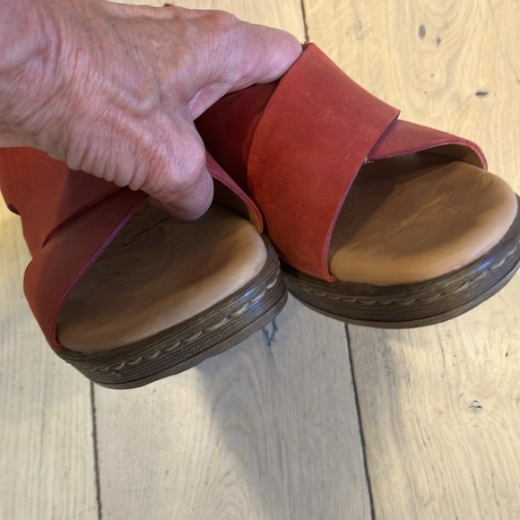 Born Red Women's Sandals, size 39/8 - Picture 9 of 9